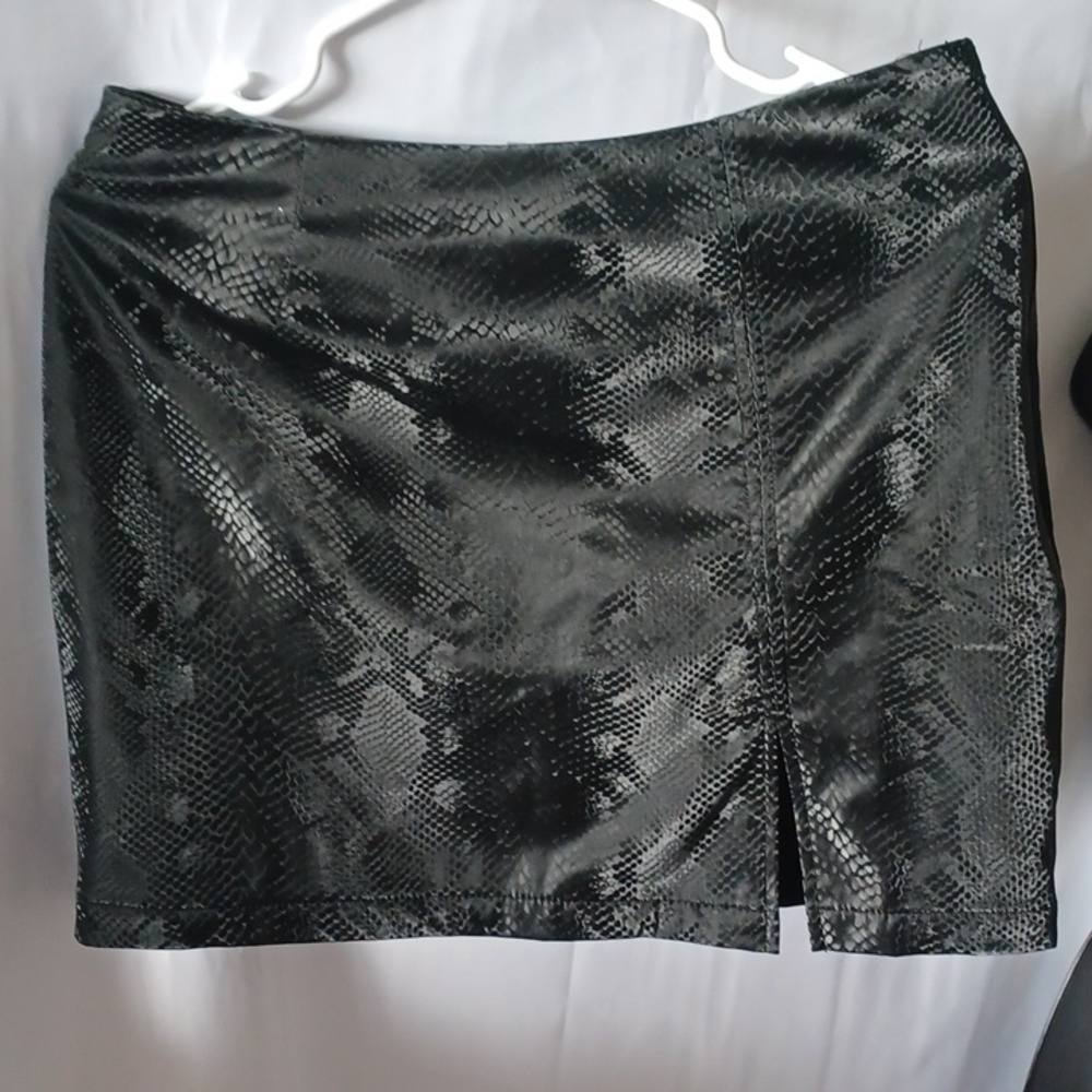 Juicy Couture Women's Snake Print Pleather Skirt in Black Size M - NWT